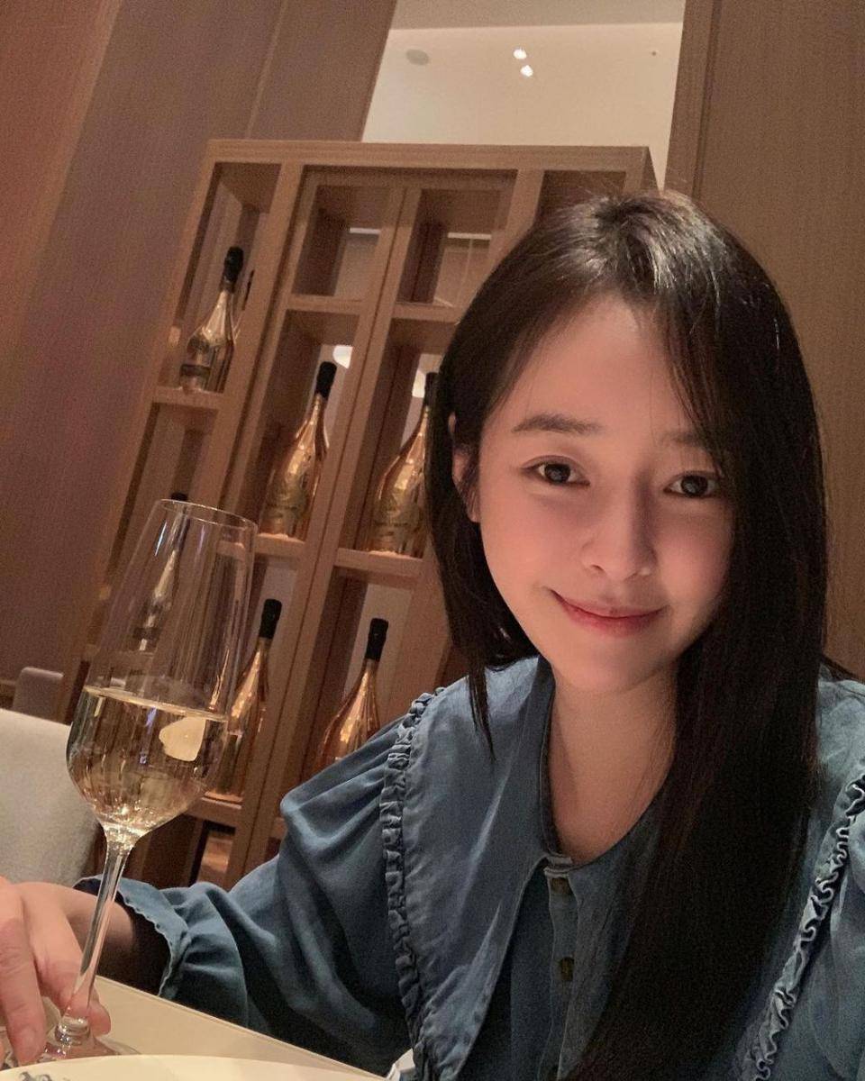 instagram.com/hyesuncho1909