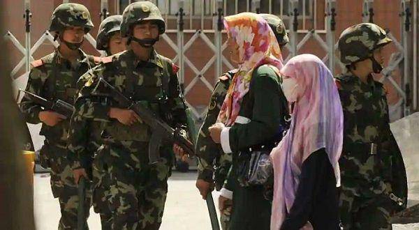 Situasi di Xinjiang yang dijaga ketat oleh para tentara Tiongkok. (Twitter.com/FaisalShafi_7)
