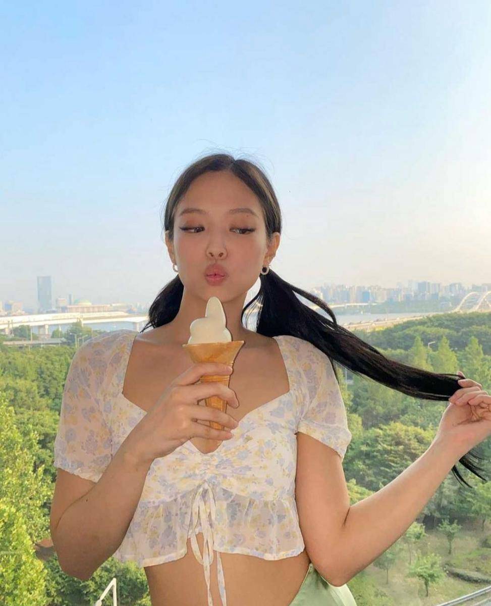 Instagram.com/jennierubyjane