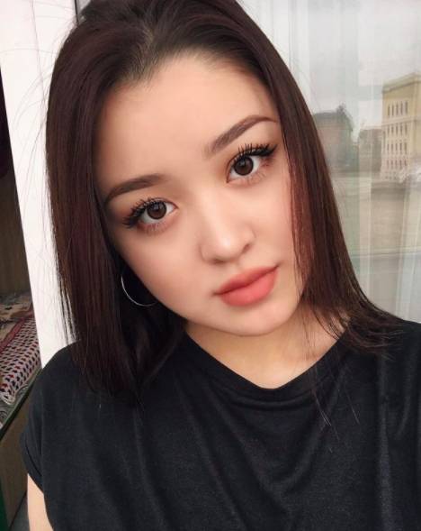 instagram.com/demi.demik