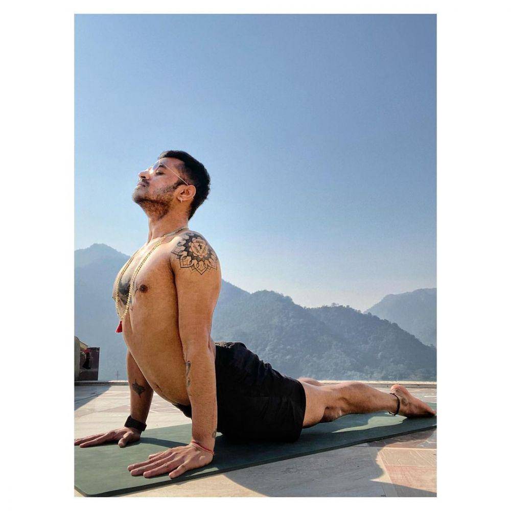 Ilustrasi gerakan yoga (instagram.com/kirankmalnad)