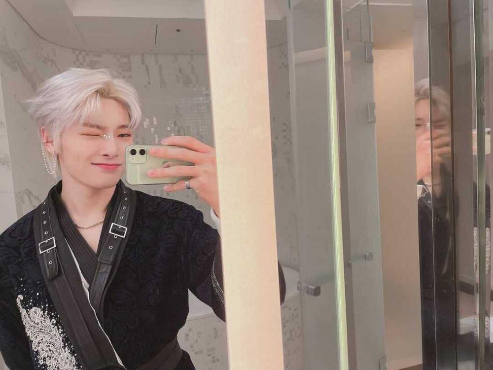 10 Potret Mirror Selfie I.N Stray Kids dengan Aneka Pose Imut, Gemas!