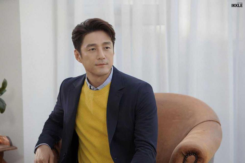 10 Potret Ji Jin Hee, Ahjussi Rupawan yang Comeback di 'Undercover'