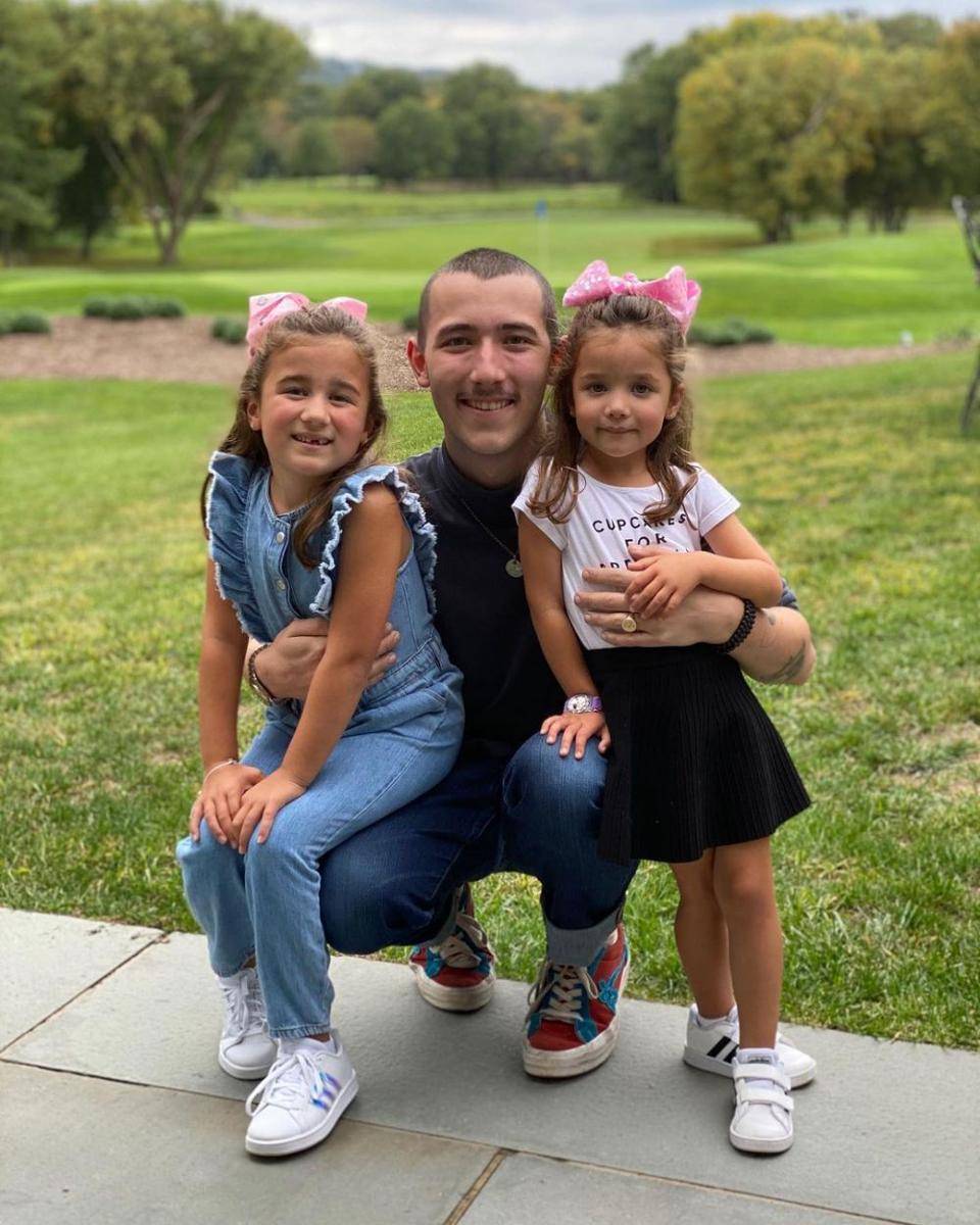 instagram.com/daniellejonas