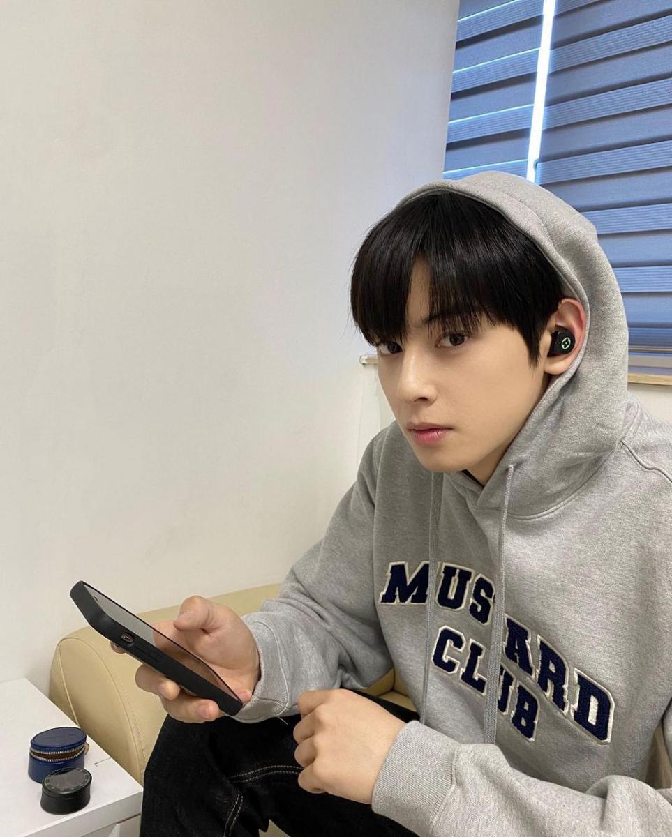 instagram.com/eunwo.o_c