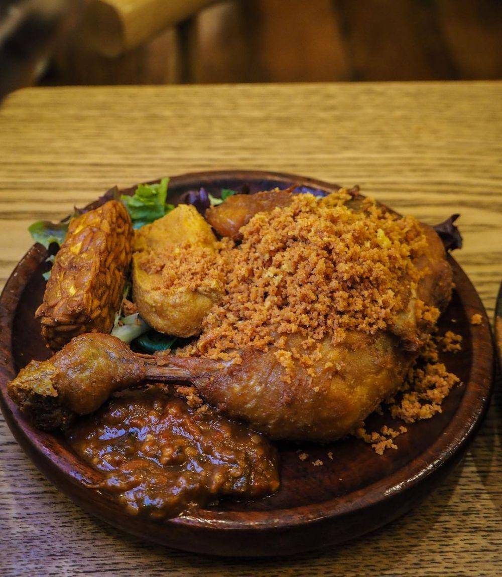 Ilustrasi ayam penyet (instagram.com/notquitenigella)