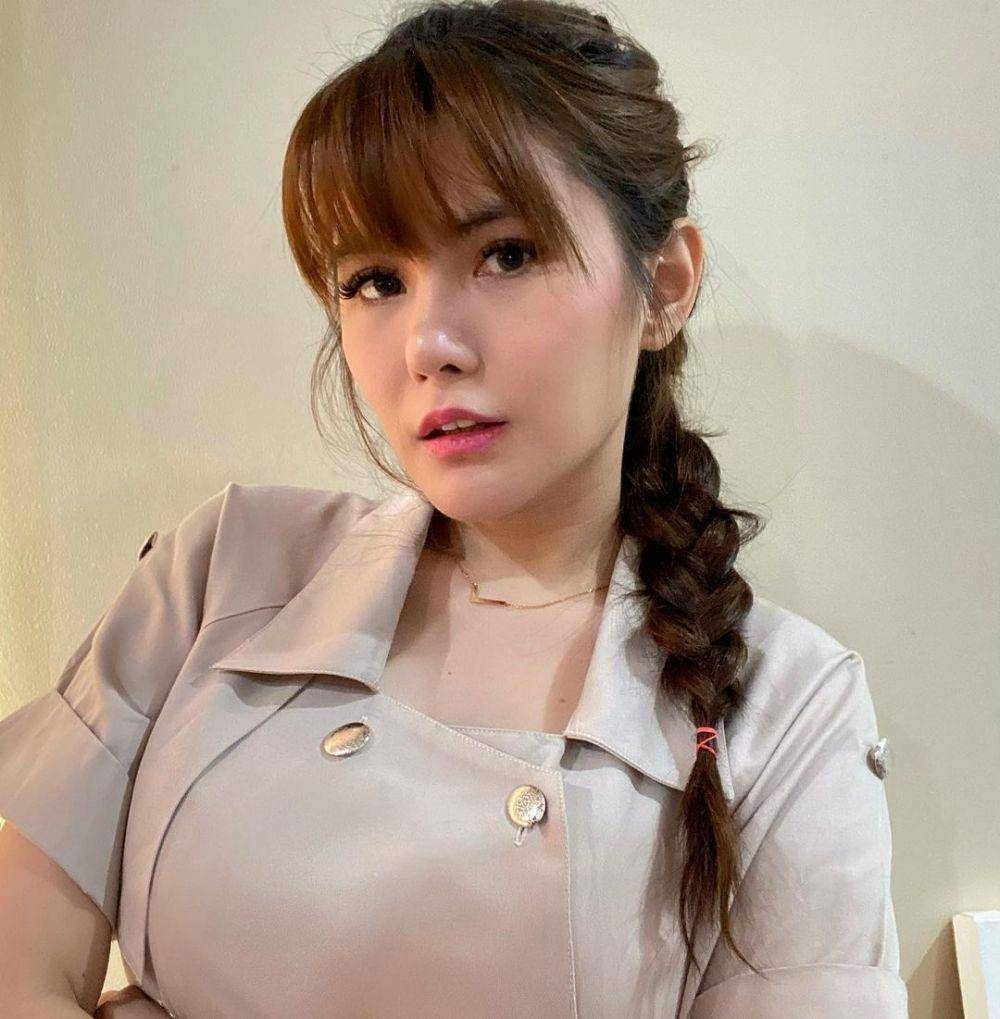 instagram.com/angelalee87