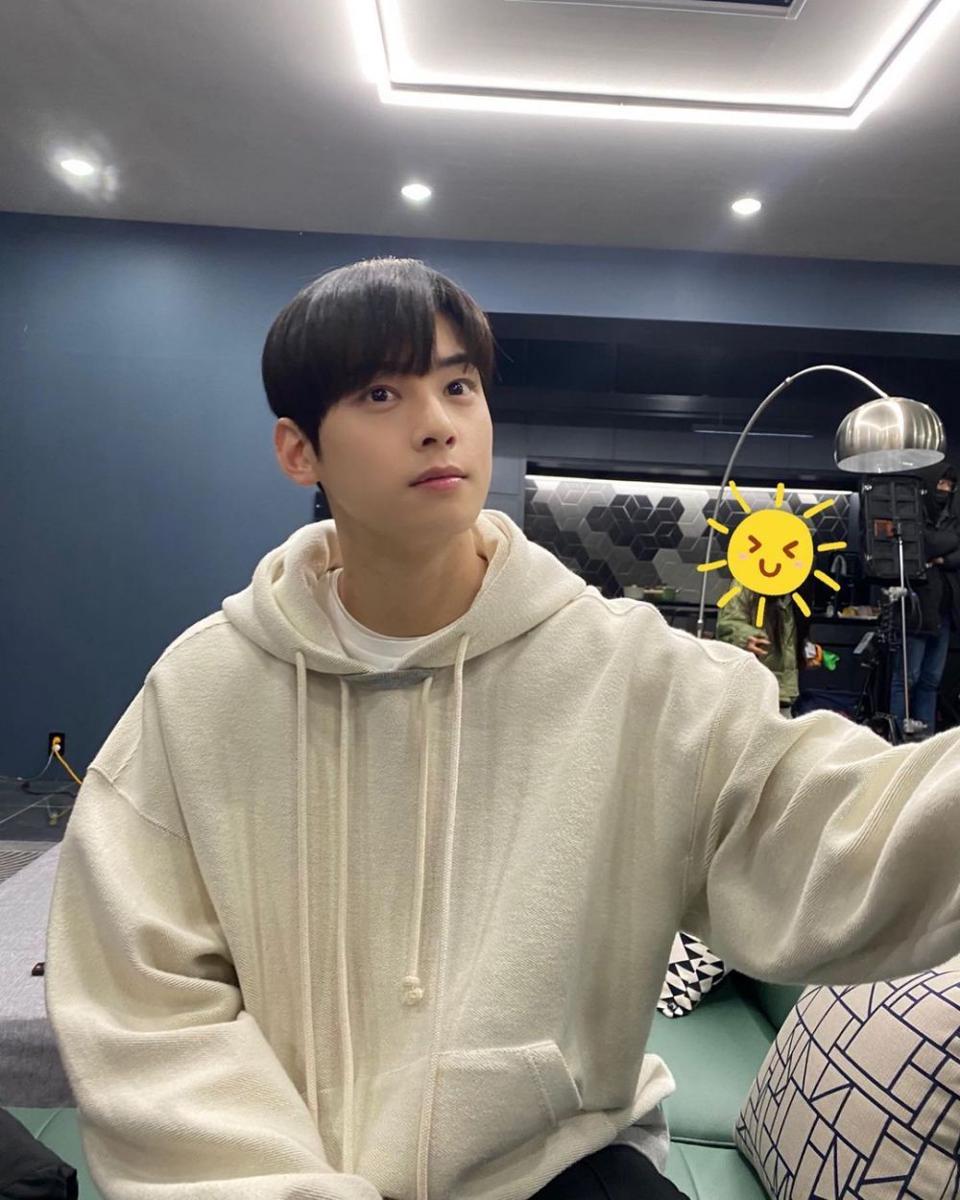 instagram.com/eunwo.o_c