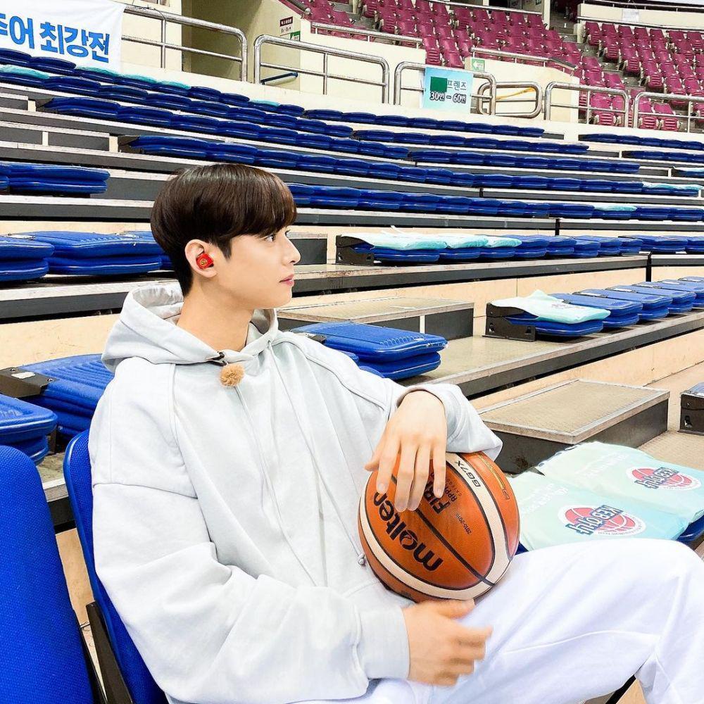 instagram.com/eunwo.o_c