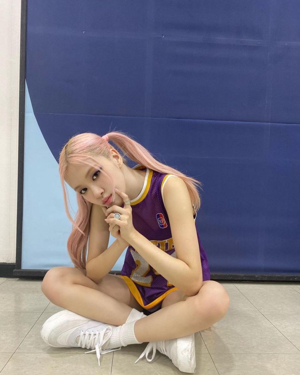 instagram.com/roses_are_rosie