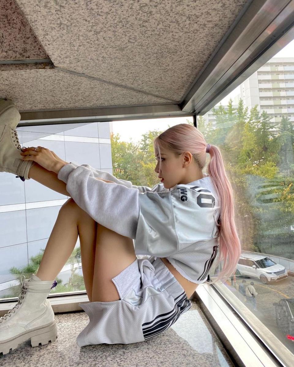 instagram.com/roses_are_rosie
