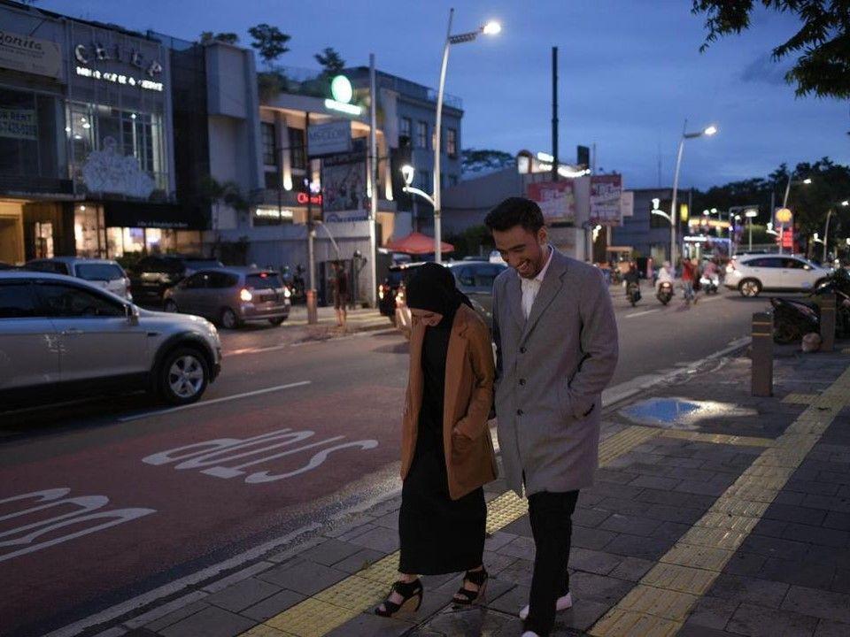 Jadi Pengantin Baru, 10 Potret Bahagia Reza D'Academy dan Istri