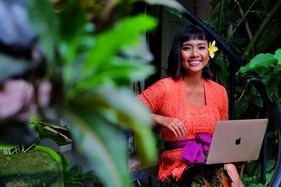 Aulia Halimatussadiah Ajak Perempuan Indonesia Berkiprah di Teknologi