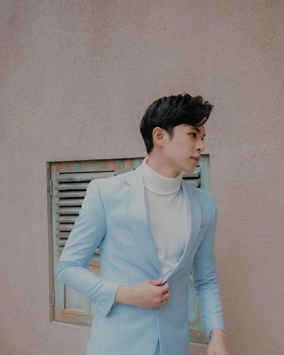 instagram.com/rey_mbayang/