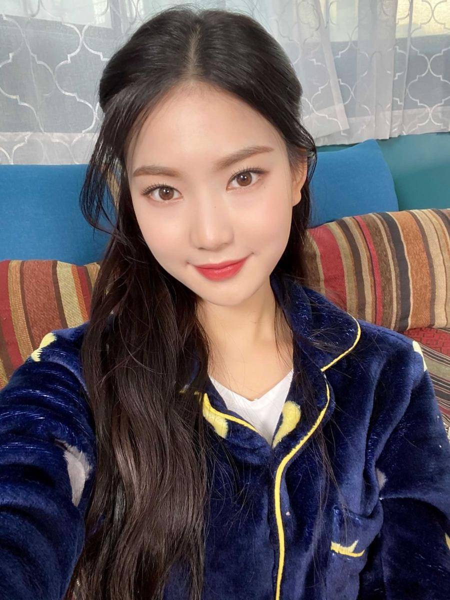 twitter.com/STAYC_official