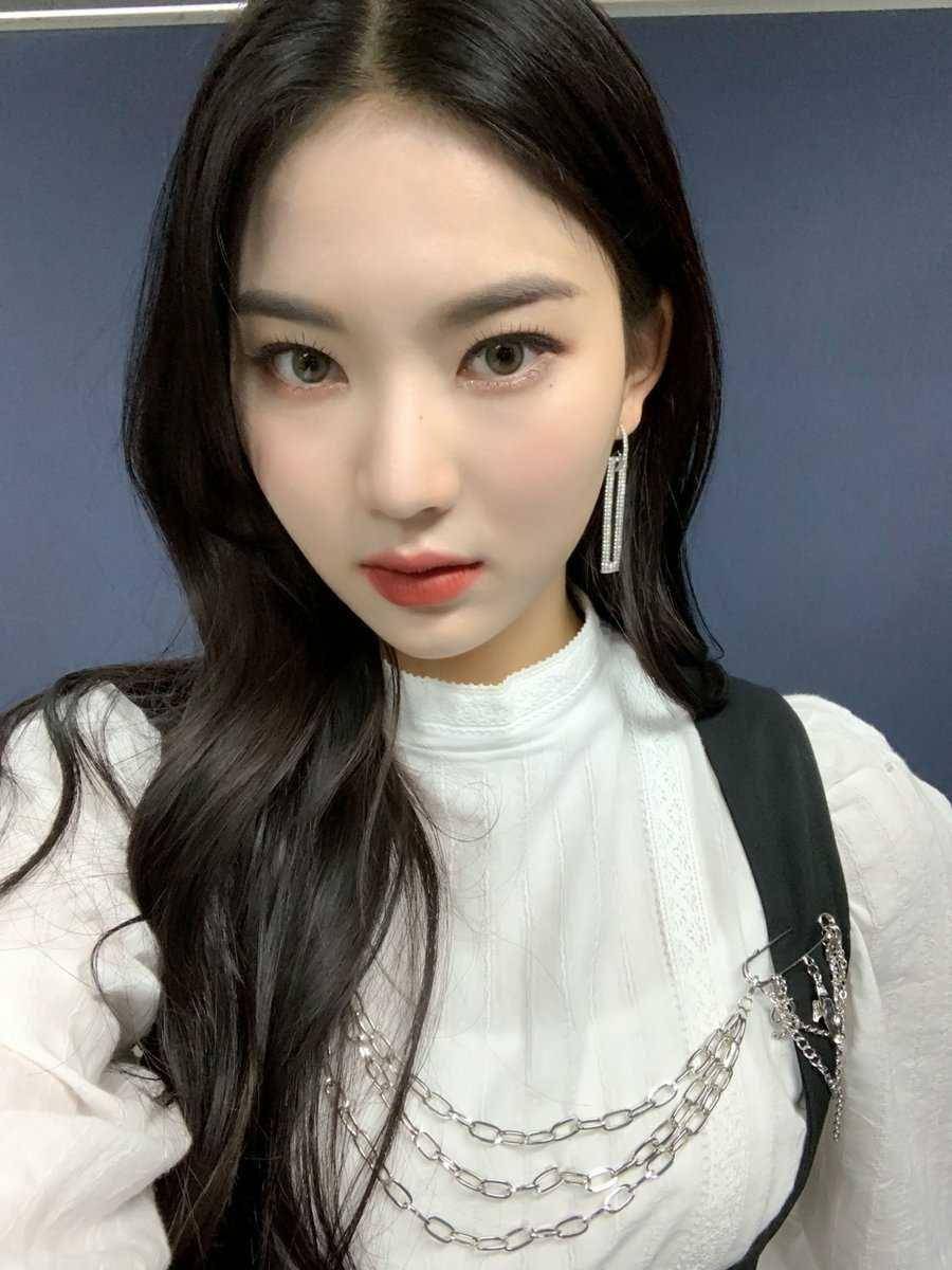 twitter.com/STAYC_official