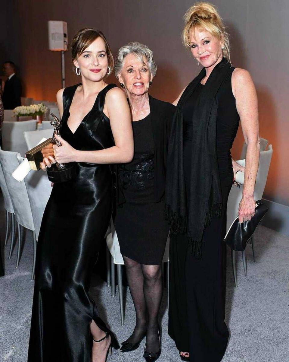 Instagram.com/official_dakotajohnson