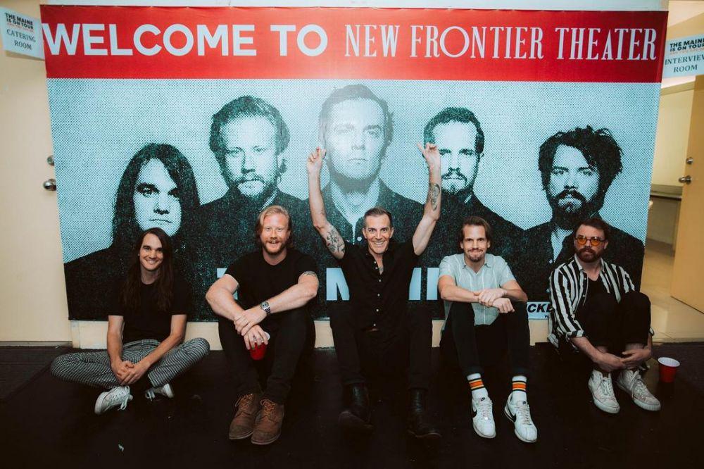 Rayakan 14 Tahun Berkarier, 10 Potret Band The Maine yang Kompak Abis