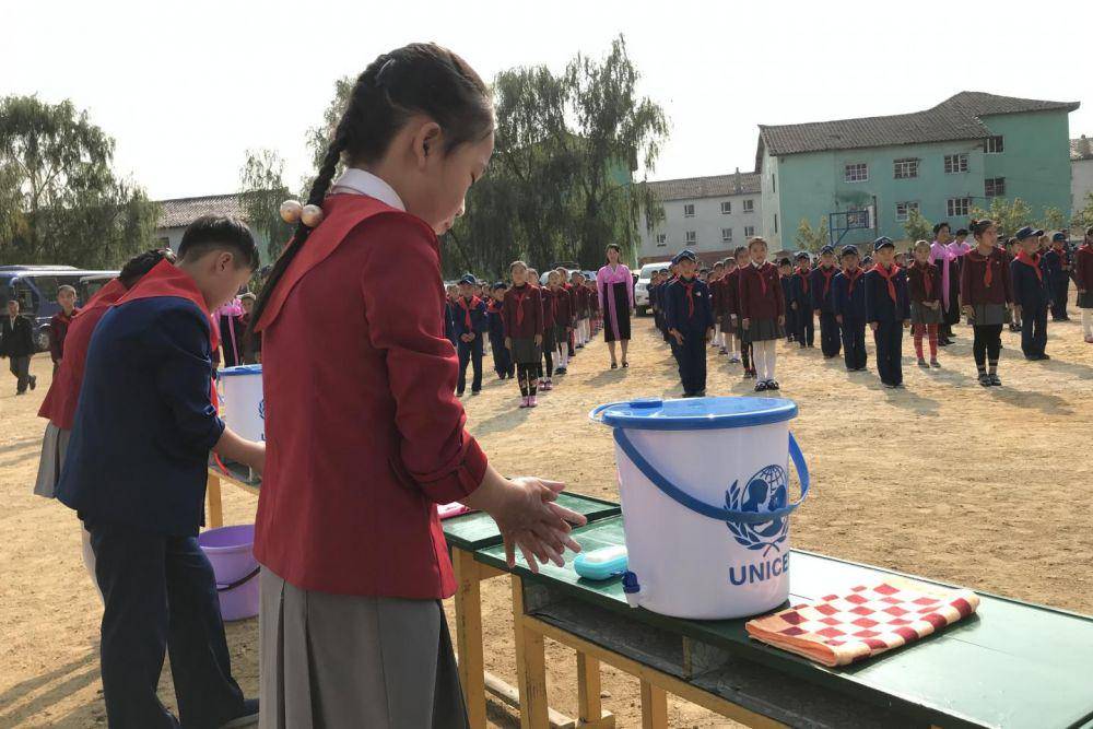 UNICEF saat meresmikan Gravity Fed Water Supply System di Myonggan, Korea Utara. (unicef.org)