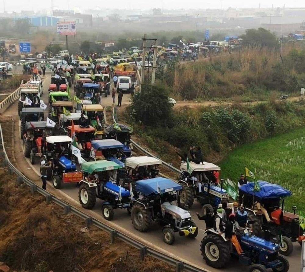 Rombongan traktor petani India yang akan melakukan protes. (Twitter.com/Satvinder Singh)