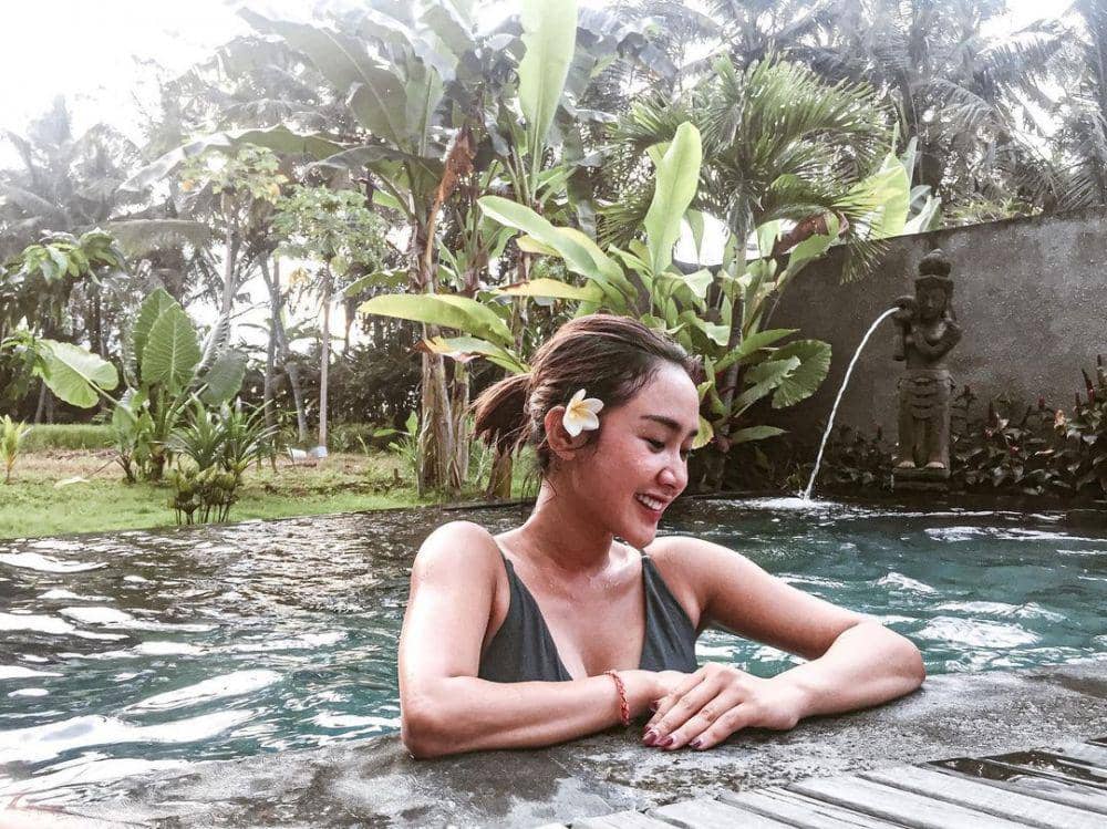 10 Momen Seru Cita Citata saat Berenang, Happy Banget!