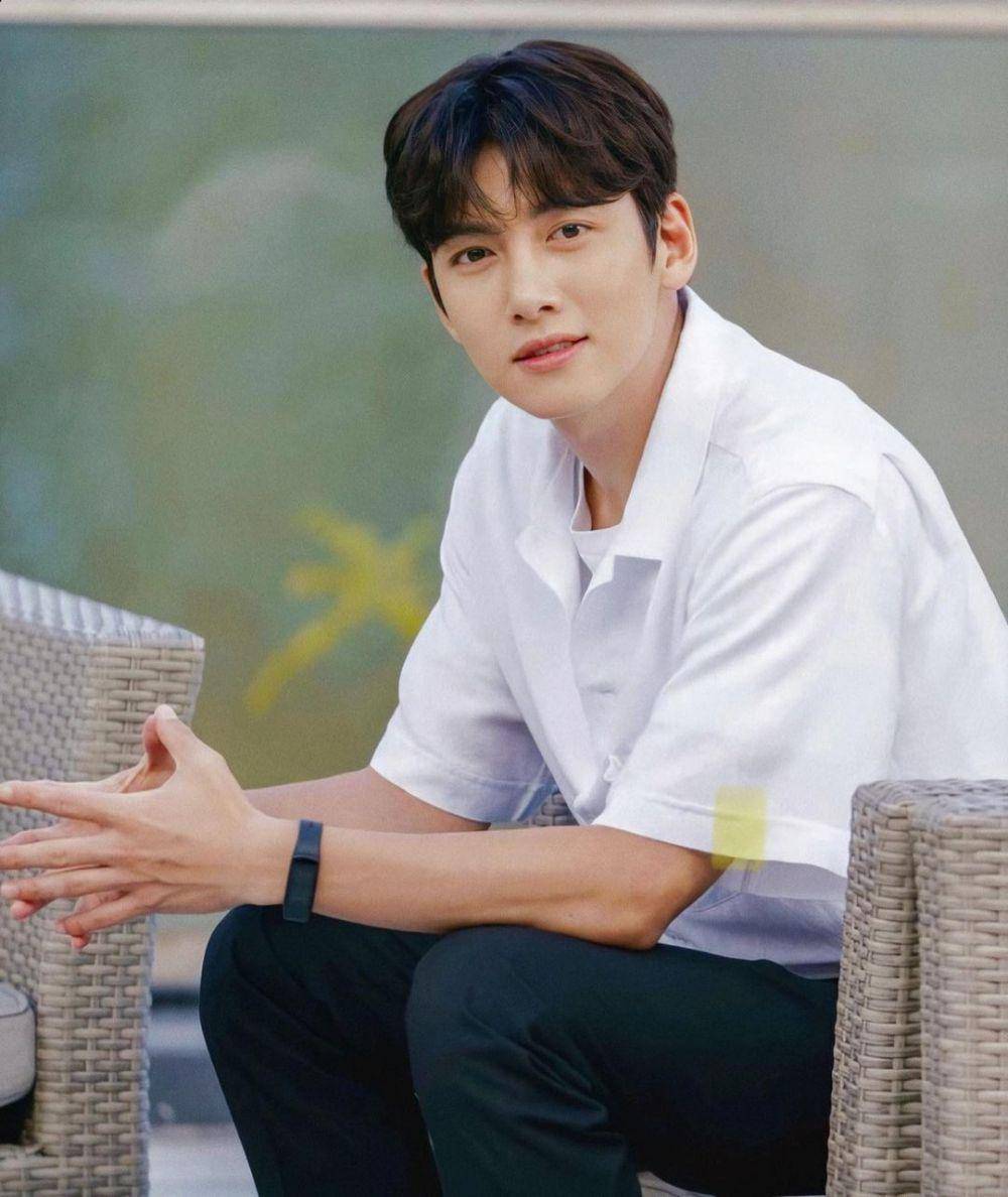 Ji Chang Wook (Instagram.com/jichangwookk)