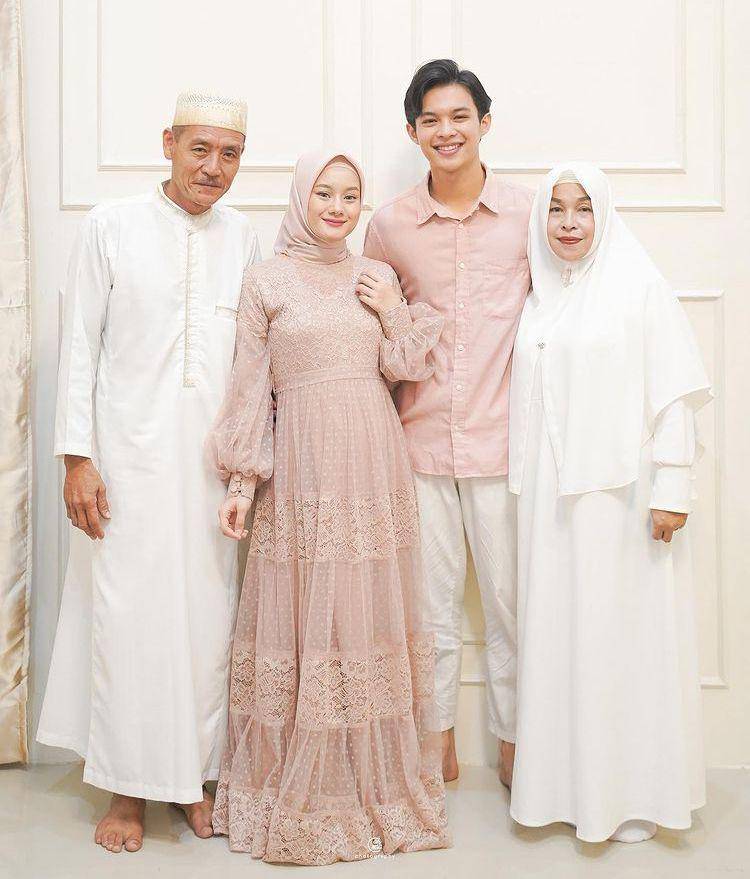 Instagram.com/dindahw/