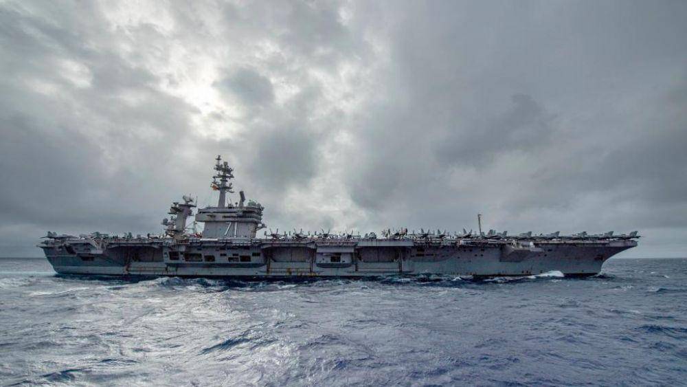 Kapal induk AS USS Theodore Roosevelt (CVN 71) yang membawa Carrier Air Wing (CVW) 11, kapal penjelajah rudal kelas Ticonderoga USS Bunker Hill (CG 52), skuadron penghancur 23, dan kapal perusak berpeluru kendali kelas Arleigh Burke USS Russell (DDG 59) dan USS John Finn (DDG 113) memasuki perairan Laut China Selatan pada 23 Januari 2021 untuk melakukan operasi rutin. (Twitter.com/USNavy)