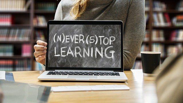 7 Kelebihan Kuliah Online, Menimba Ilmu Tanpa Terhalang Jarak