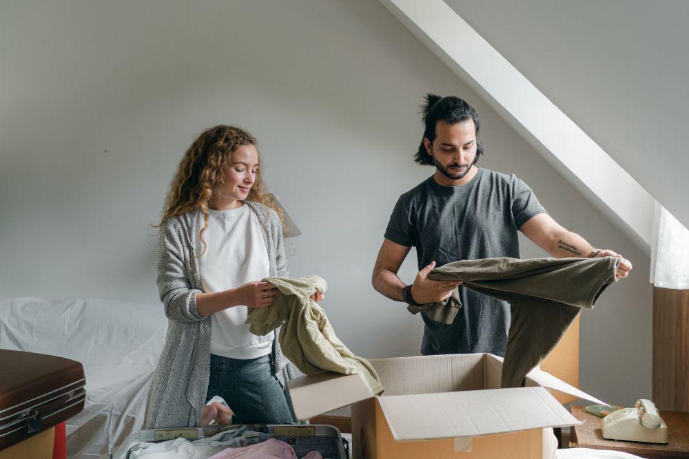 ilustrasi orang decluttering (pexels.com/ketut subiyanto)