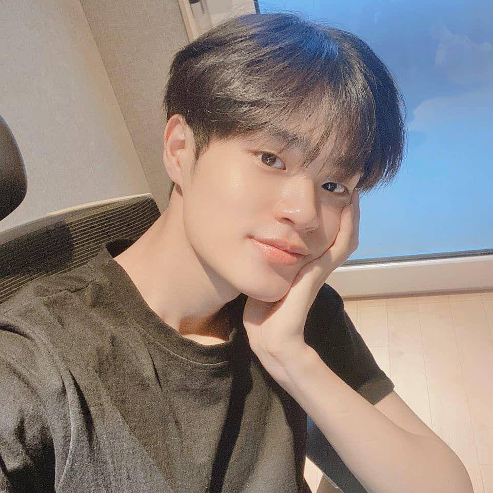 instagram.com/ab6ix_official