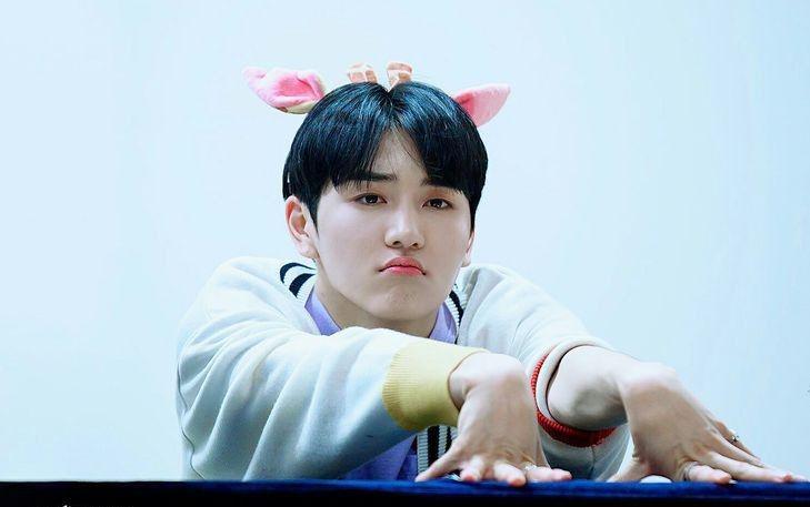 Ulang Tahun, Ini 9 Potret Kino PENTAGON Si Manja yang Menggemaskan