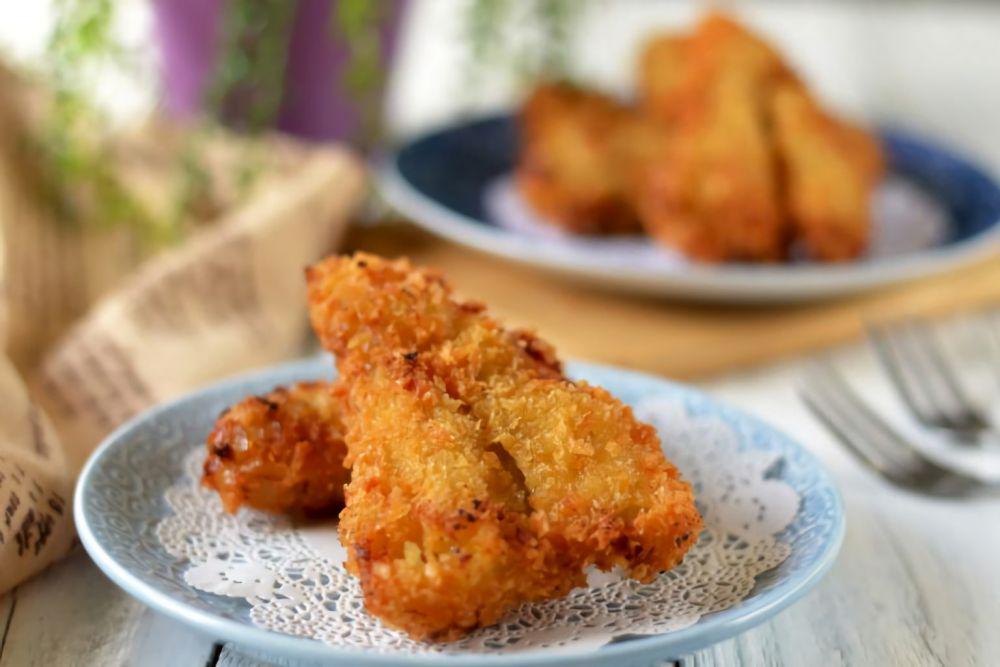 Resep Pisang Goreng Kriuk Lapis Tepung Roti, Renyahnya Tahan Lama!