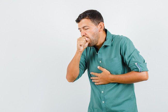 9 Penyebab Dada Sakit saat Batuk, Kamu Harus Tahu!