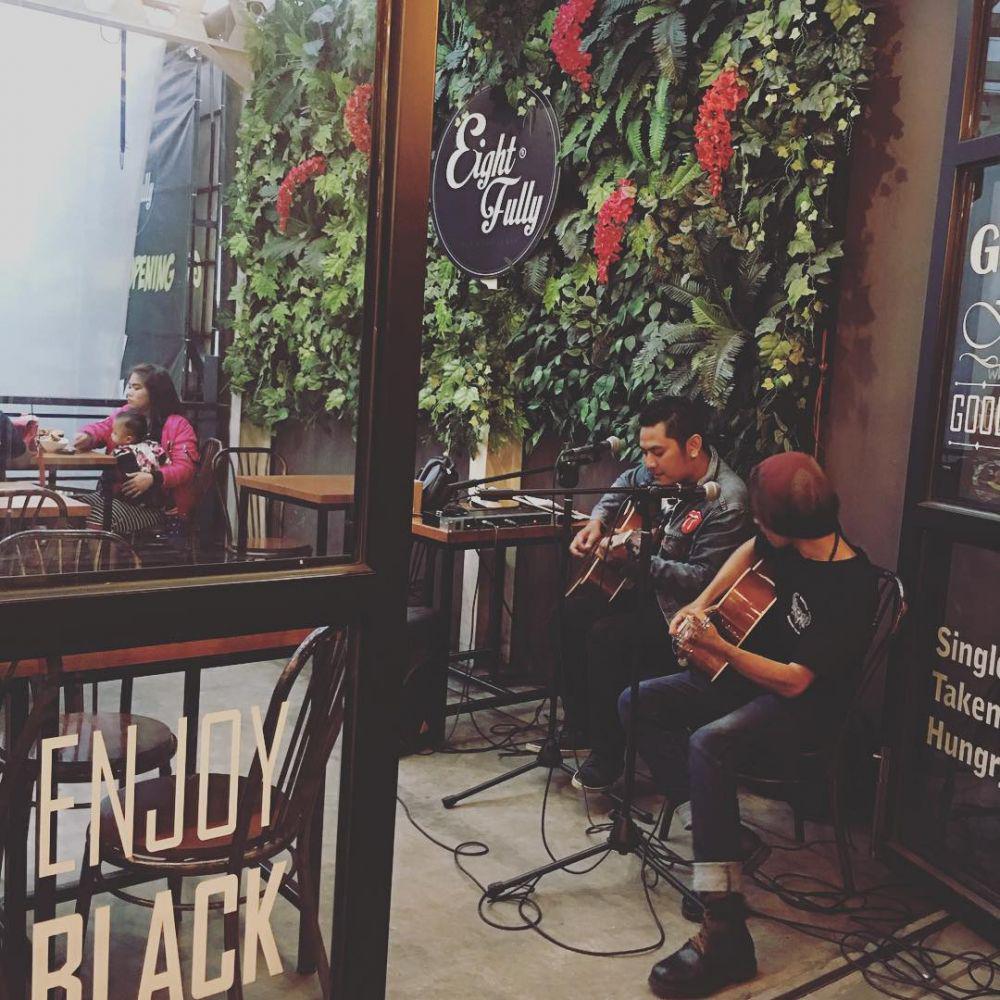 instagram.com/eightfully