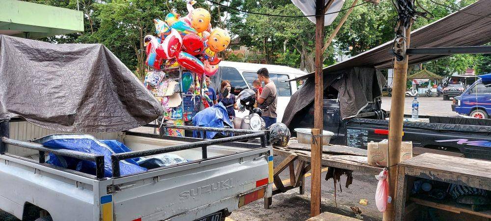 Suasana pasar Pesiapan Tabanan selama PPKM (IDNTimes/Wira Sanjiwani)