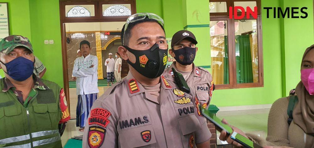 Wakapolsek Cimanggis, AKP Imam Suyono saat mendatangi TKP di Masjid Al Mujahidin. (IDNTimes/Dicky)