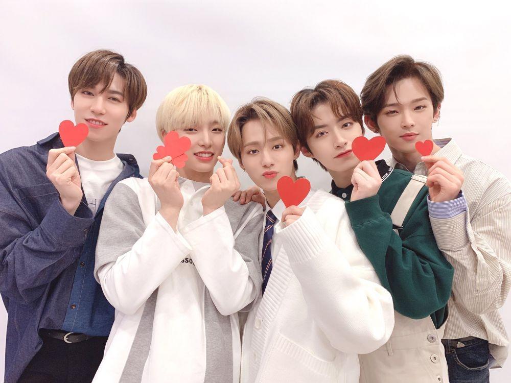 Rekor Pribadi Penjualan Album, 10 Pencapaian ONEUS yang Bikin Bangga