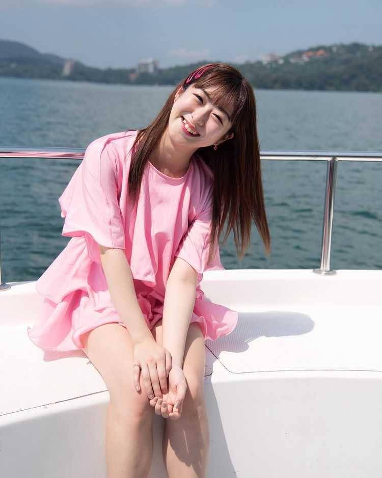 instagram.com/rina.cgm48official