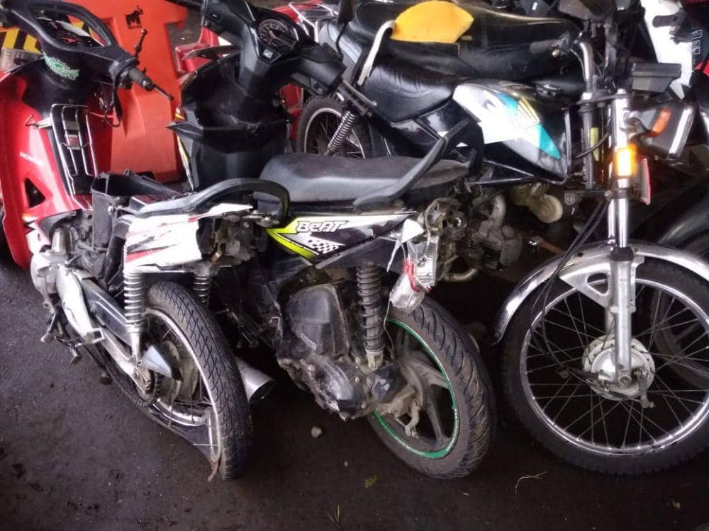 Sepeda motor ringsek ditabrak mobil KIA Picanto di Simpang Empat Blok O, Banguntapan, Bantul. IDN Times/Istimewa