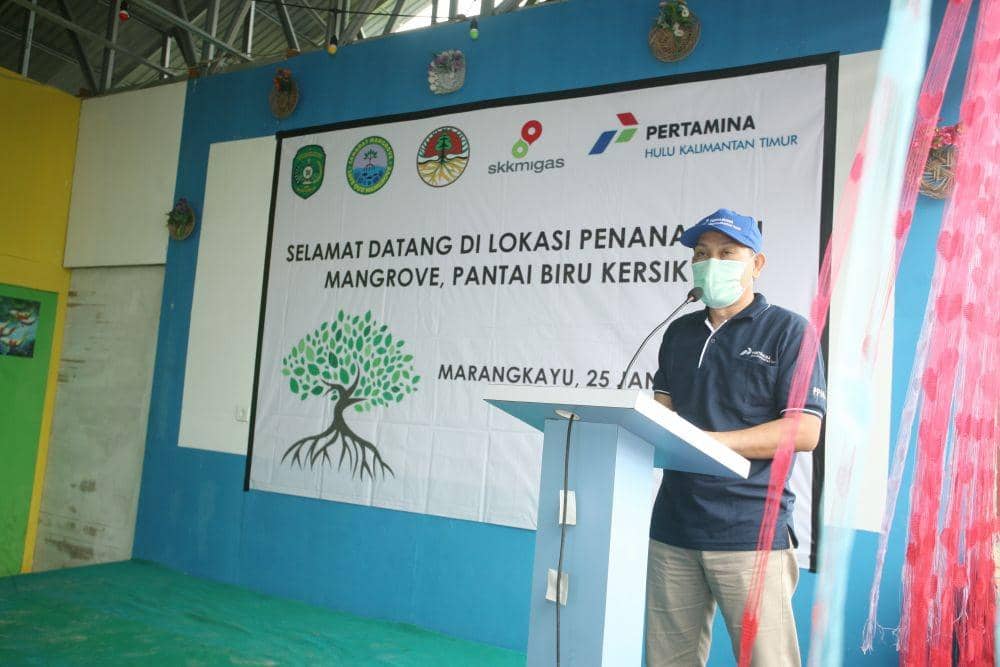 Penanaman bibit mangrove di Pantai Biru, Kersik, Kabupaten Kutai Kartanegara (Dok.PHKT)