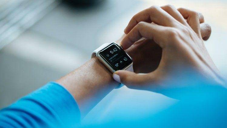 ilustrasi Apple Watch (unsplash.com/Luke Chesser)