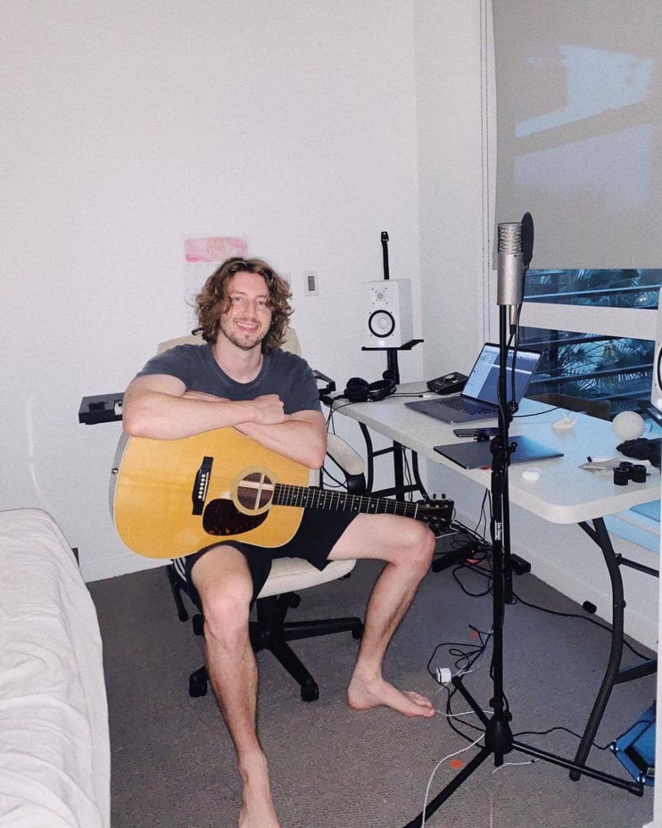 instagram.com/deanlewismusic