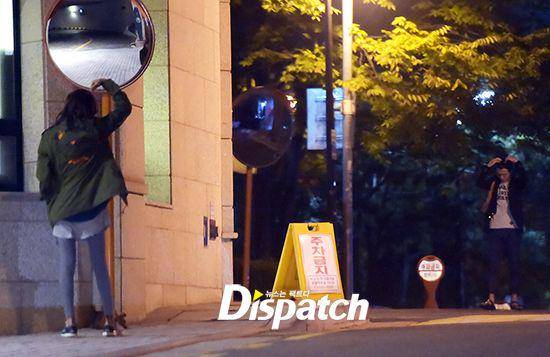 potret Sooyoung dan Jung Kyung Ho saat berkencan (Dok. Dispatch)