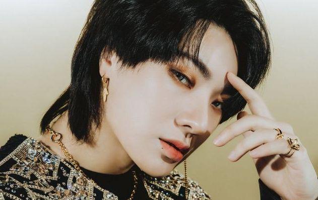 10 Potret Hanse VICTON dengan Rambut Black Mullet, Penuh Pesona