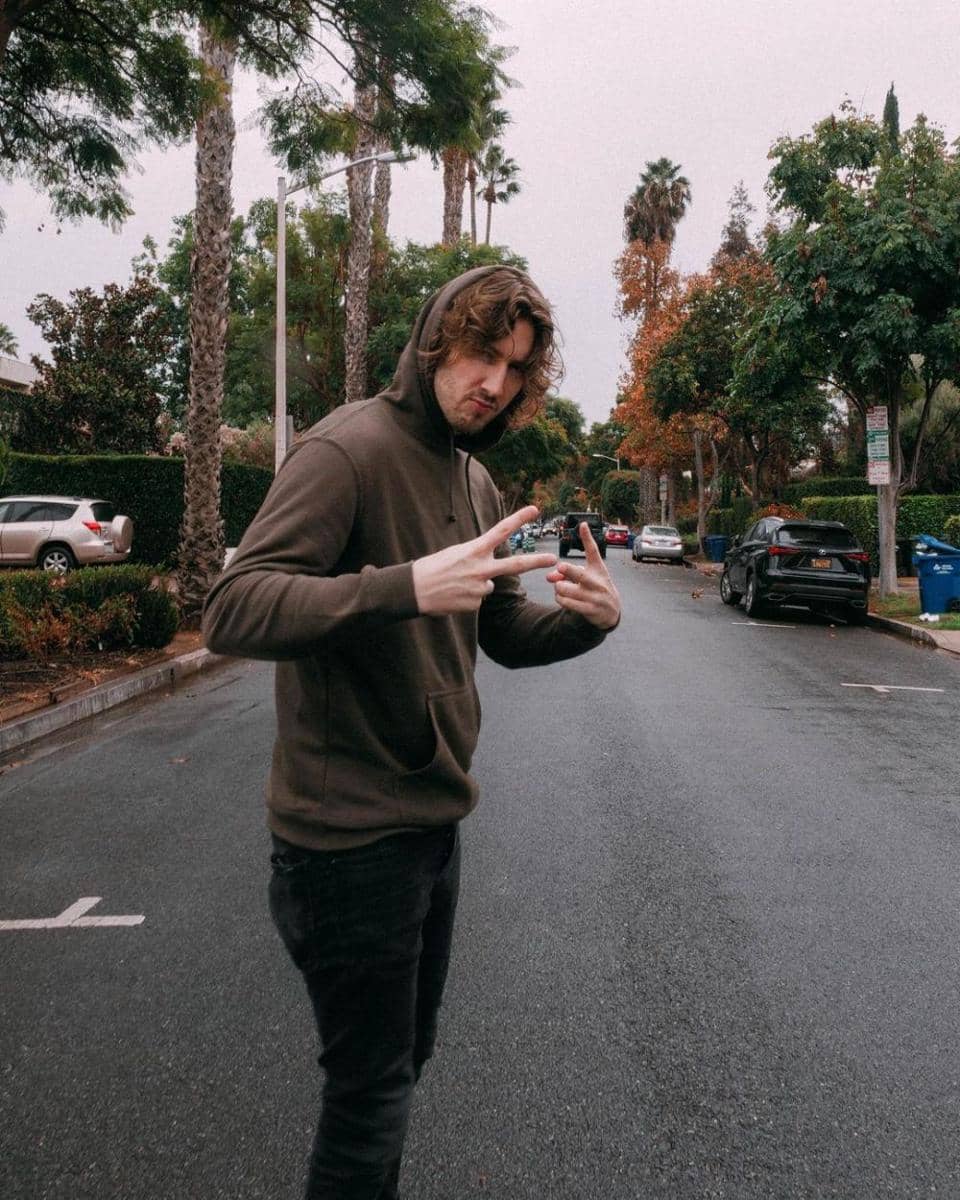 instagram.com/deanlewismusic