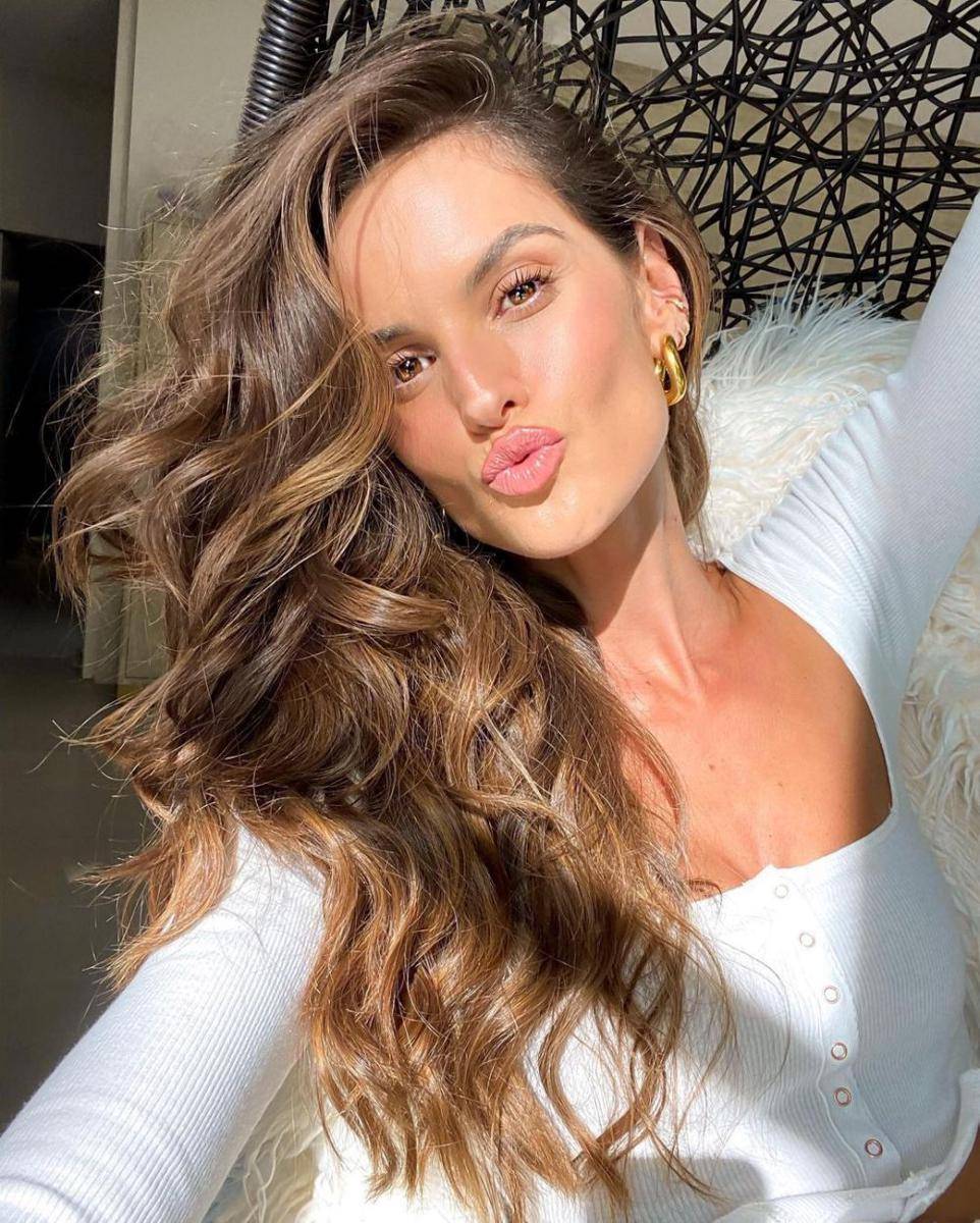 instagram.com/izabelgoulart