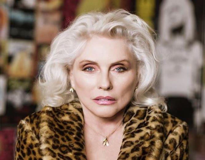 10 Potret Bugar Debbie Harry, Vokalis Blondie yang Semakin Bersinar!