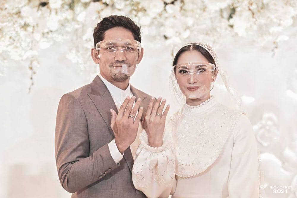 Happy Ending, 6 Pasangan Artis yang Menikah di Awal Tahun 2021