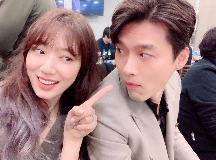 Potret selca Park Shin Hye bareng pasangan di KDrama dok.instagram.com/ssinz7